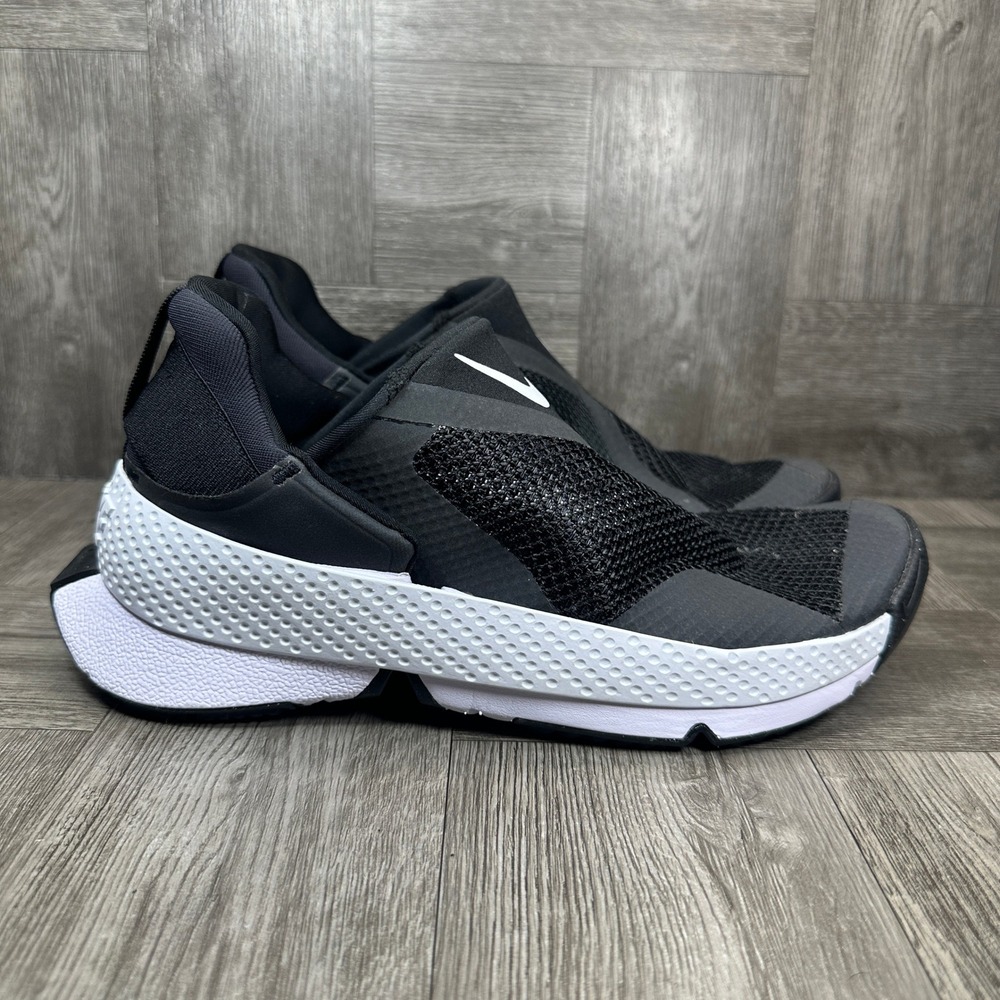 Nike Go FlyEase Women 7 Black White Hands Free Slip On NEW DR5540-002
